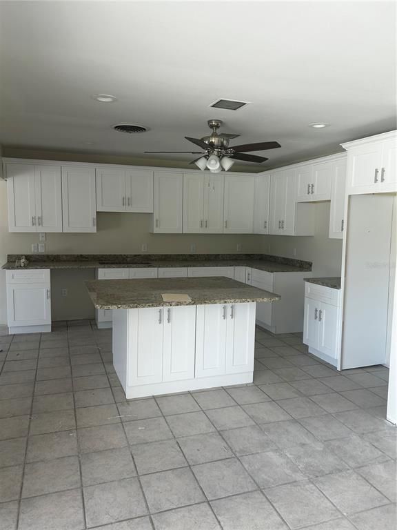 Image 3 of property listing at 11 SE KINGS BAY DRIVE, Crystal River, FL 34429