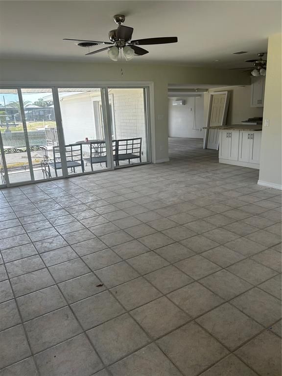 Image 5 of property listing at 11 SE KINGS BAY DRIVE, Crystal River, FL 34429