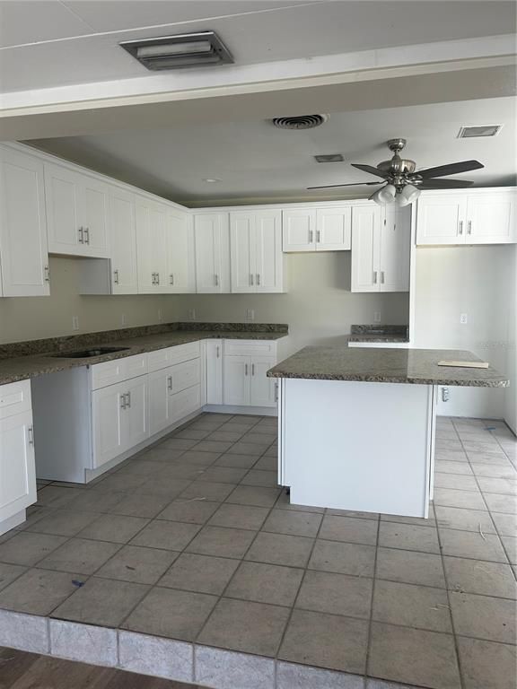 Image 8 of property listing at 11 SE KINGS BAY DRIVE, Crystal River, FL 34429