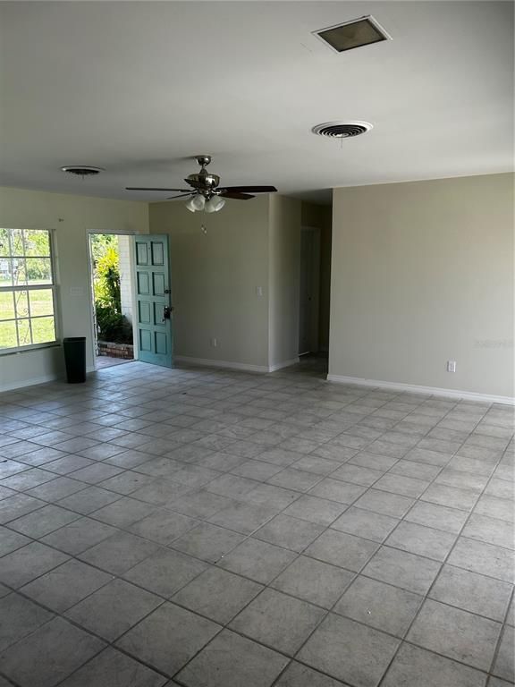 Image 9 of property listing at 11 SE KINGS BAY DRIVE, Crystal River, FL 34429