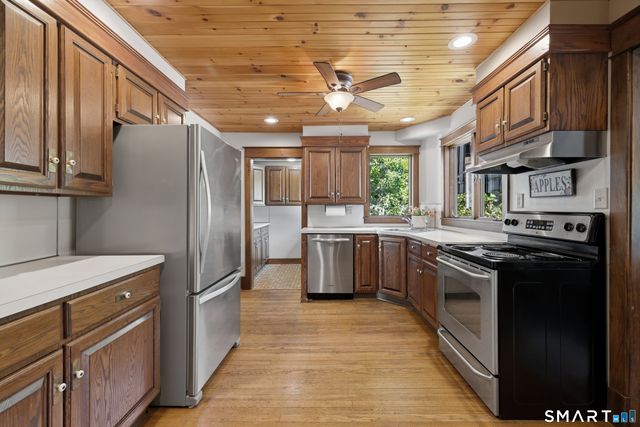 2 Quarry Road, Simsbury, CT 06070