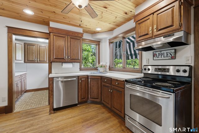 2 Quarry Road, Simsbury, CT 06070