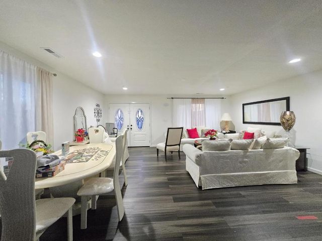 11 Lindbergh Street, San Mateo, CA 94401