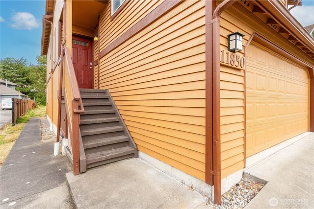 11850 44th Place S, Tukwila, WA 98178