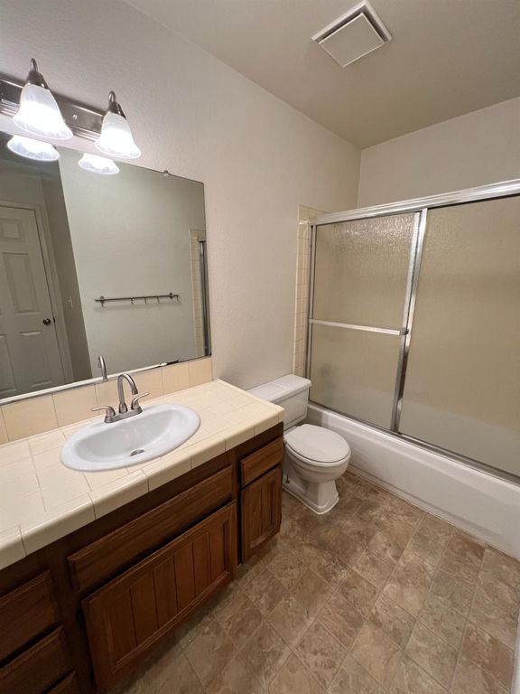 Image 12 of property listing at 4869 E Butler Avenue # 102, Fresno, CA 93727