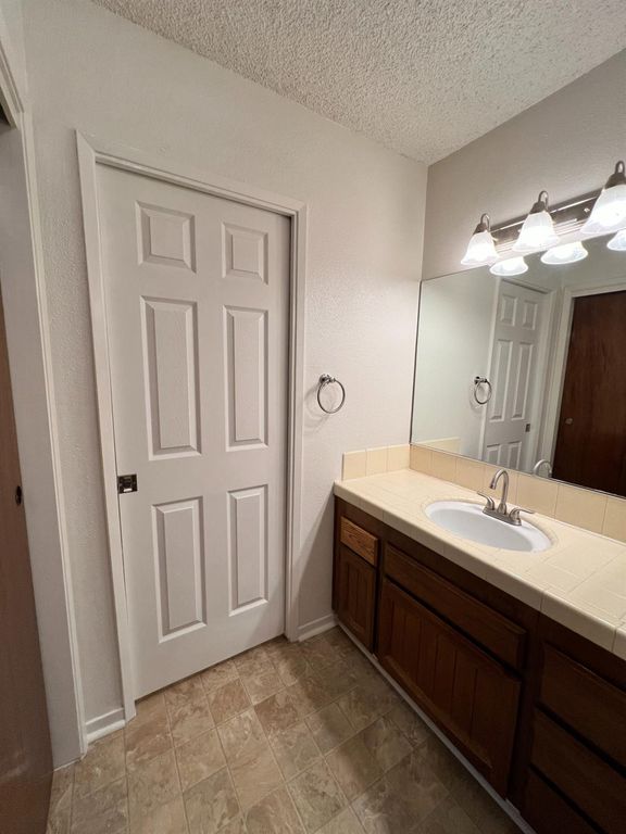 Image 16 of property listing at 4869 E Butler Avenue # 102, Fresno, CA 93727