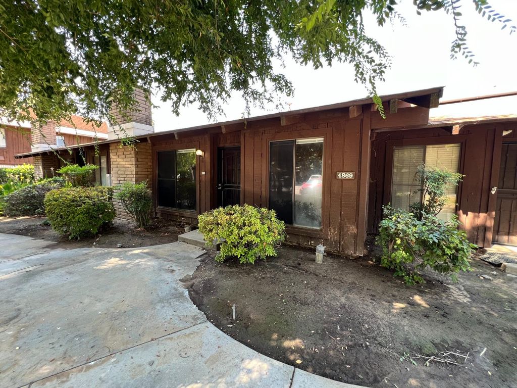 Image 2 of property listing at 4869 E Butler Avenue # 102, Fresno, CA 93727
