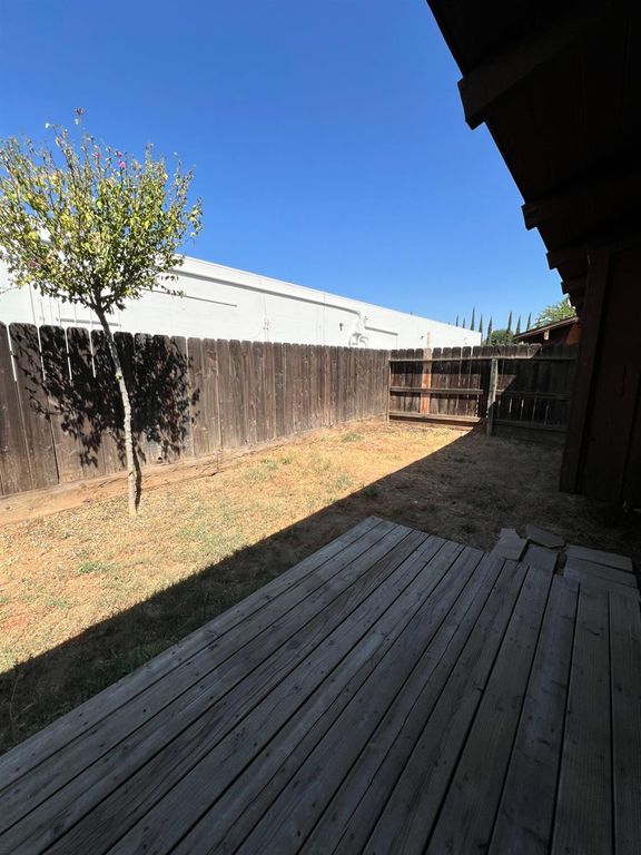 Image 20 of property listing at 4869 E Butler Avenue # 102, Fresno, CA 93727