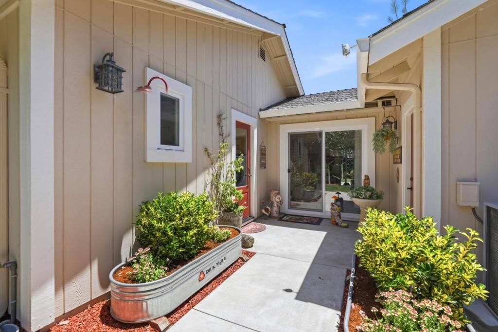 Image 32 of property listing at 16989 Sara Jane Lane, Morgan Hill, CA 95037