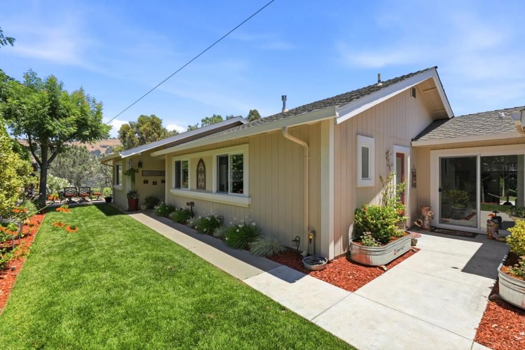 Image 4 of property listing at 16989 Sara Jane Lane, Morgan Hill, CA 95037