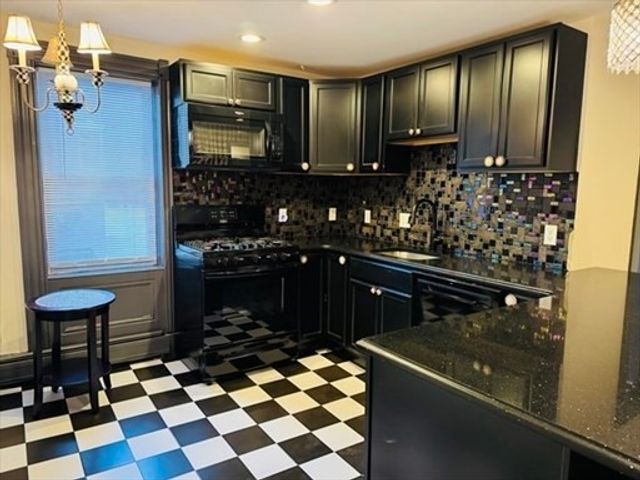 125 Essex St 2, Salem, MA 01970