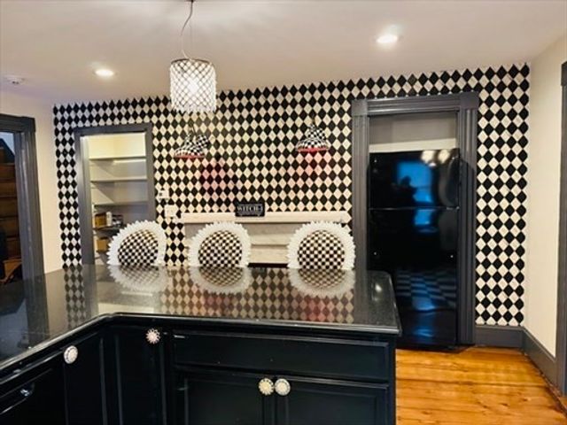 125 Essex St 2, Salem, MA 01970