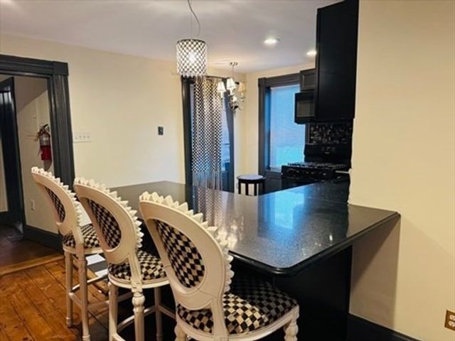 125 Essex St 2, Salem, MA 01970