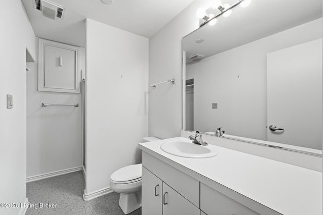 300 Penruth Ave, Louisville, KY 40207