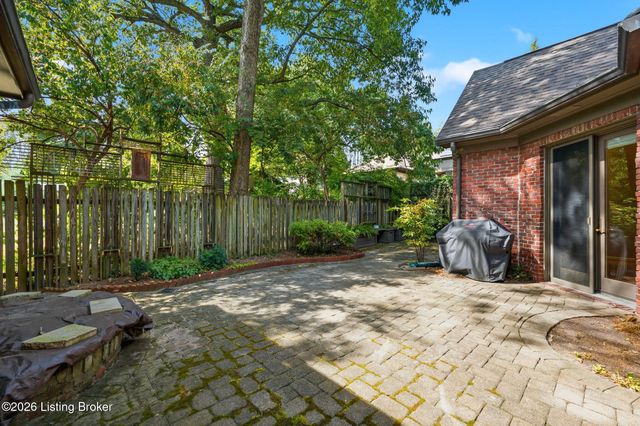 300 Penruth Ave, Louisville, KY 40207