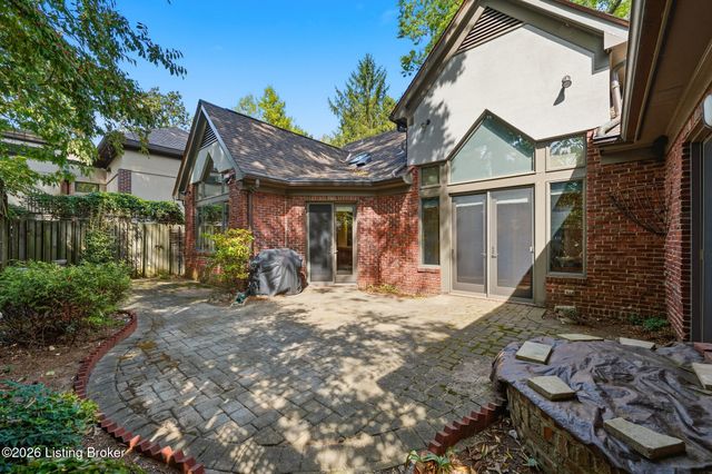 300 Penruth Ave, Louisville, KY 40207