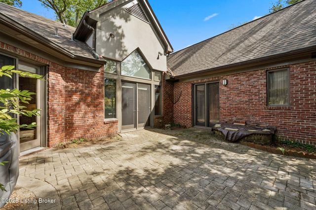 300 Penruth Ave, Louisville, KY 40207