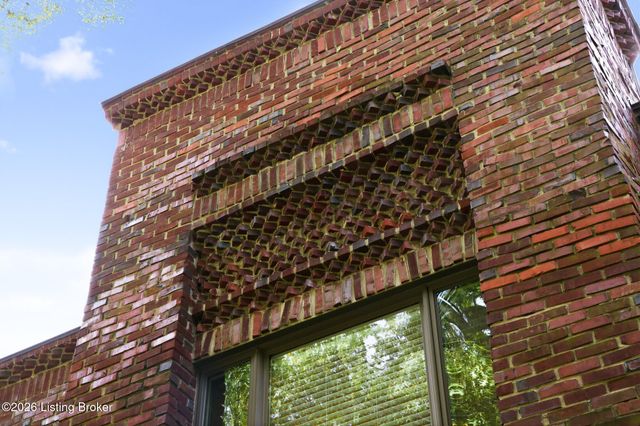 300 Penruth Ave, Louisville, KY 40207