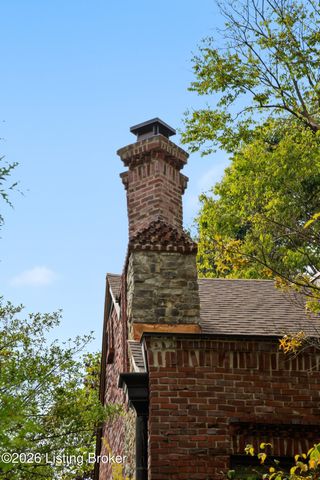 300 Penruth Ave, Louisville, KY 40207