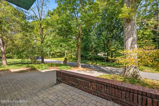 300 Penruth Ave, Louisville, KY 40207