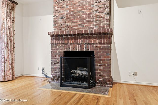 300 Penruth Ave, Louisville, KY 40207