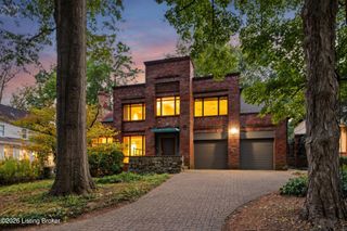 300 Penruth Ave, Louisville, KY 40207
