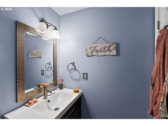 2075 Sw 209TH Ct, Beaverton, OR 97003