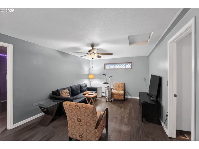 2075 Sw 209TH Ct, Beaverton, OR 97003