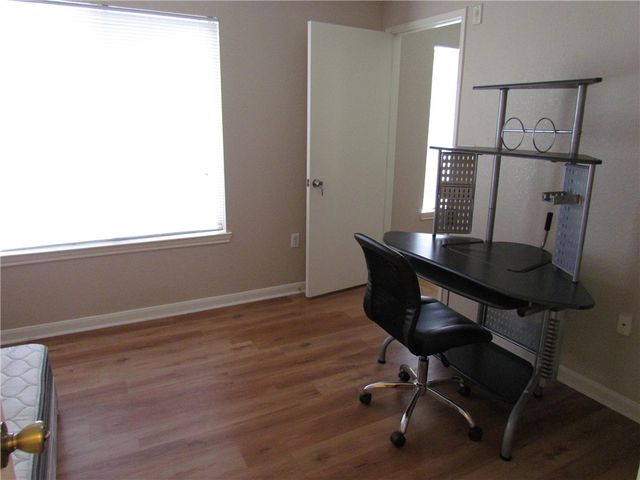 517 Southwest Parkway 203, College Station, TX 77840