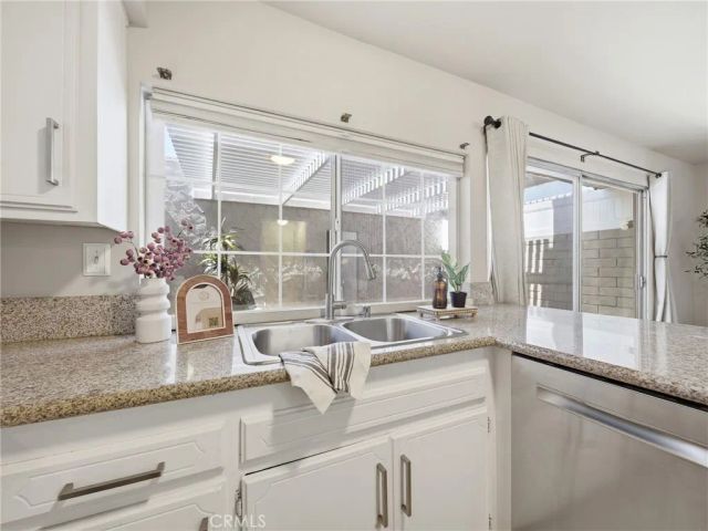 24369 La Glorita, Newhall, CA 91321