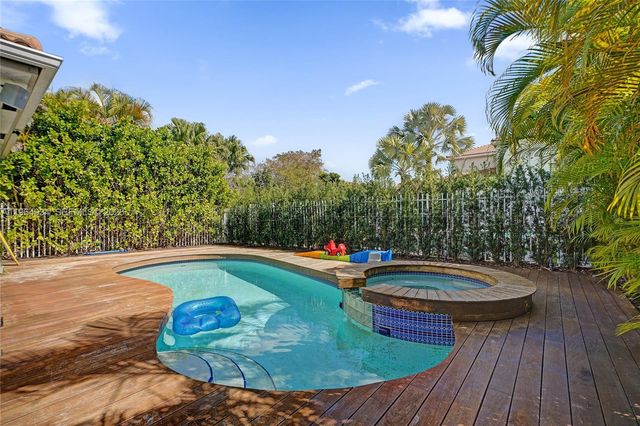 1662 Diplomat Drive, Miami, FL 33179