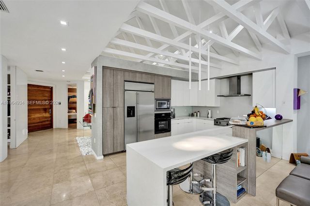 1662 Diplomat Drive, Miami, FL 33179