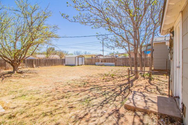 133 Elgin Avenue, Levelland, TX 79336