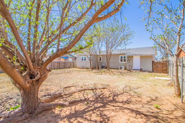 133 Elgin Avenue, Levelland, TX 79336