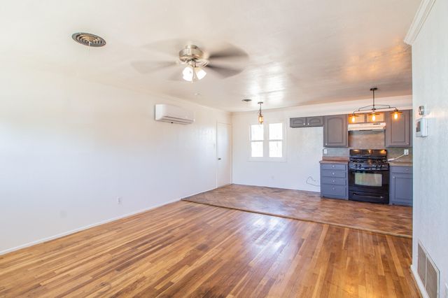 133 Elgin Avenue, Levelland, TX 79336