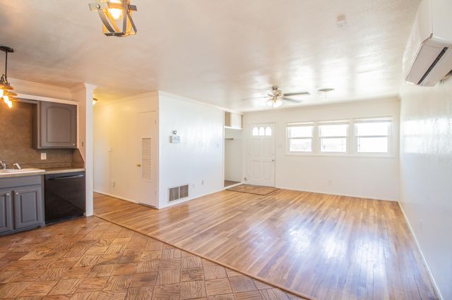 133 Elgin Avenue, Levelland, TX 79336