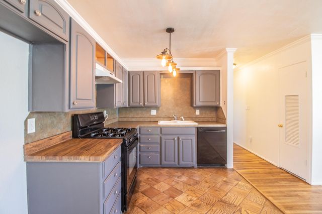 133 Elgin Avenue, Levelland, TX 79336