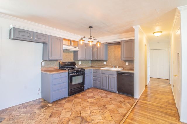 133 Elgin Avenue, Levelland, TX 79336