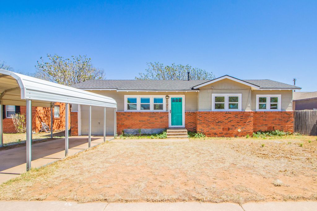 133 Elgin Avenue, Levelland, TX 79336