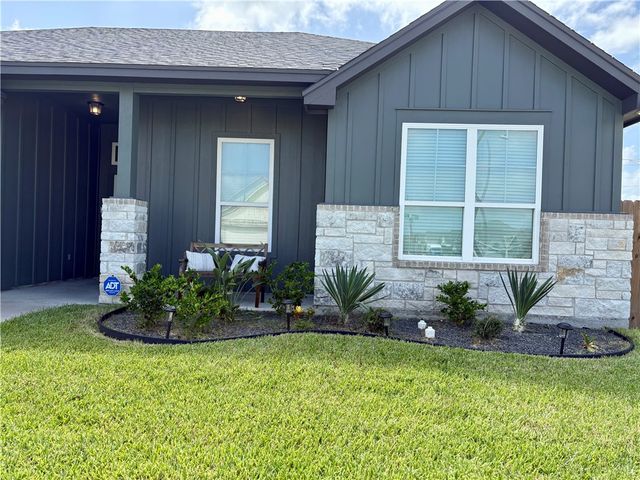 3401 Travis Ct, Corpus Christi, TX 78414