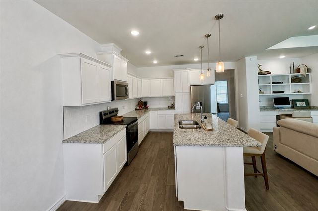 3401 Travis Ct, Corpus Christi, TX 78414