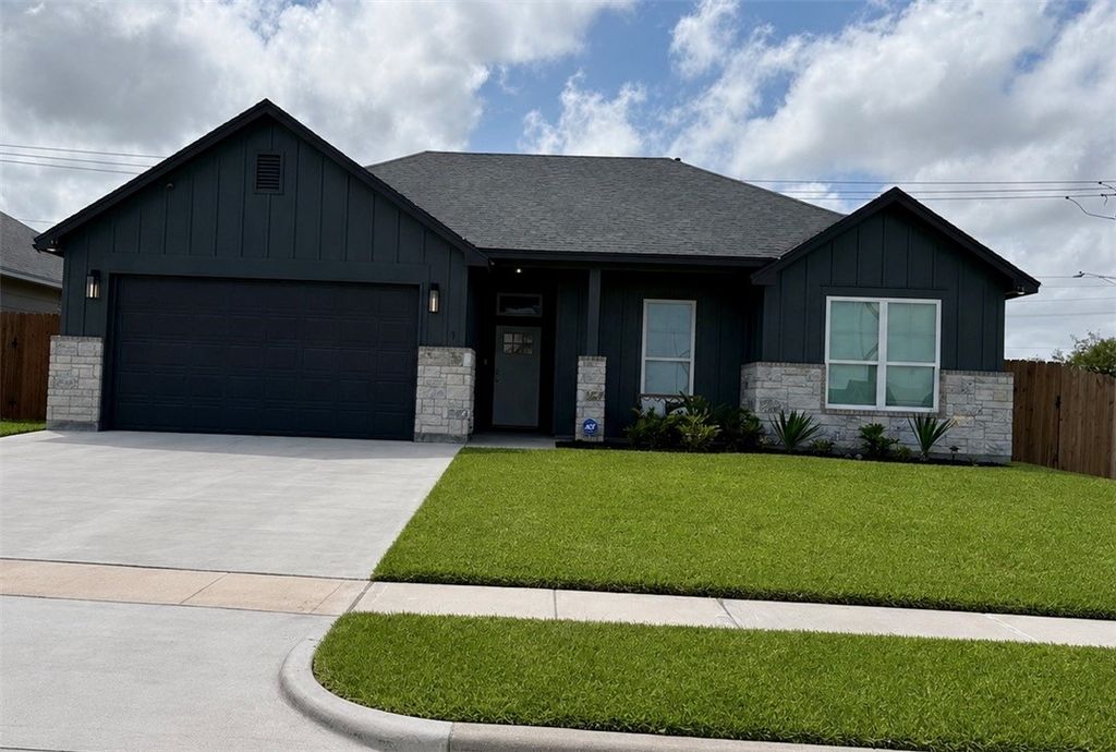 3401 Travis Ct, Corpus Christi, TX 78414