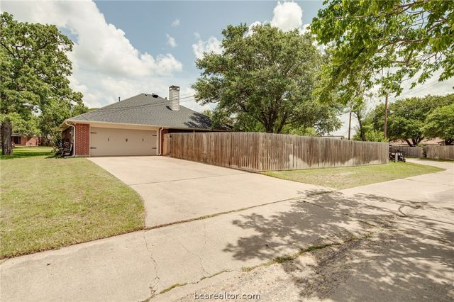4700 Kensington Road, Bryan, TX 77802