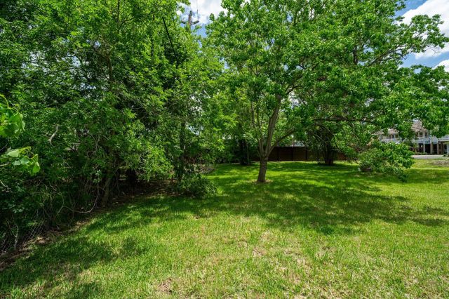 402 Bay Oaks Drive, La Porte, TX 77571