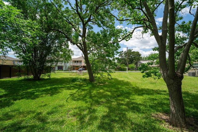 402 Bay Oaks Drive, La Porte, TX 77571