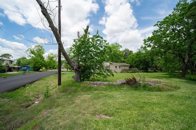 402 Bay Oaks Drive, La Porte, TX 77571