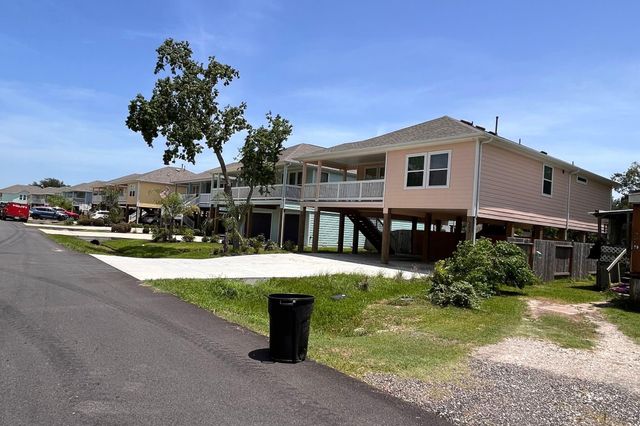 402 Bay Oaks Drive, La Porte, TX 77571