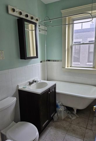 1568 Commonwealth Ave 12, Boston, MA 02135