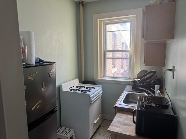 1568 Commonwealth Ave 12, Boston, MA 02135