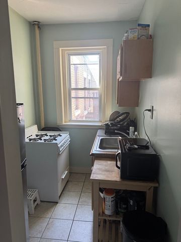 1568 Commonwealth Ave 12, Boston, MA 02135